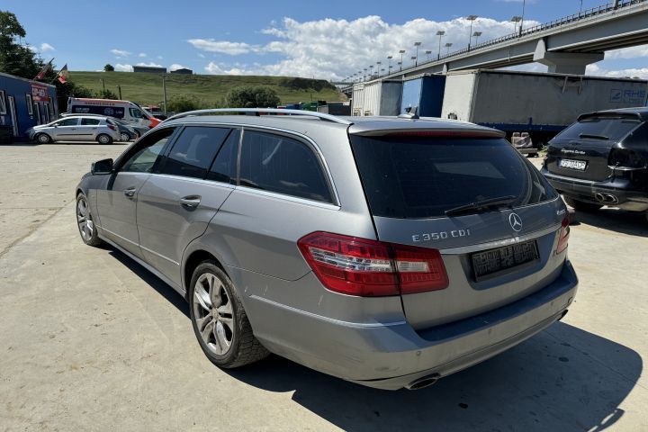 Aparatoare / Carenaj noroi spate dreapta Mercedes-Benz E-Class W212 [