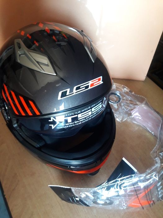 Продам мотошлем LS2