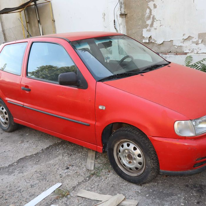 Фолксваген Поло 1.6  75 к.с. 97 год.Само на части