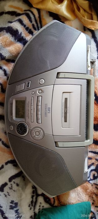 Vînd casetofon Panasonic