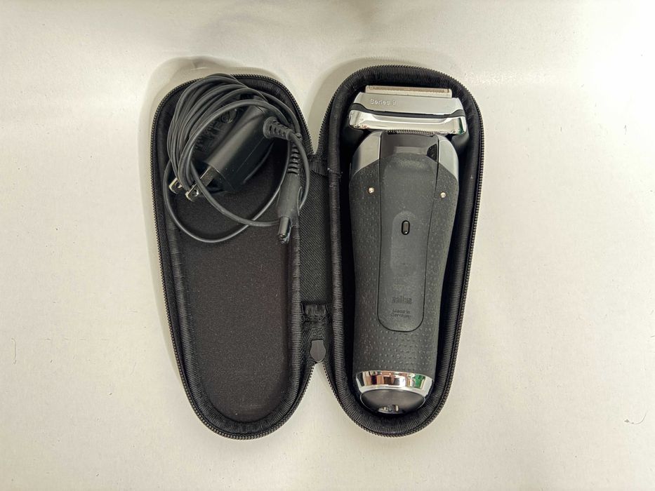 Aparat de ras Braun Series 9 Wet & Dry, model 5791 – aproape nou