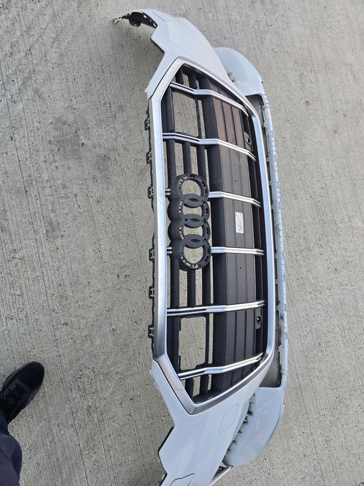 Bara fata cu grila centrala Audi A6 C8