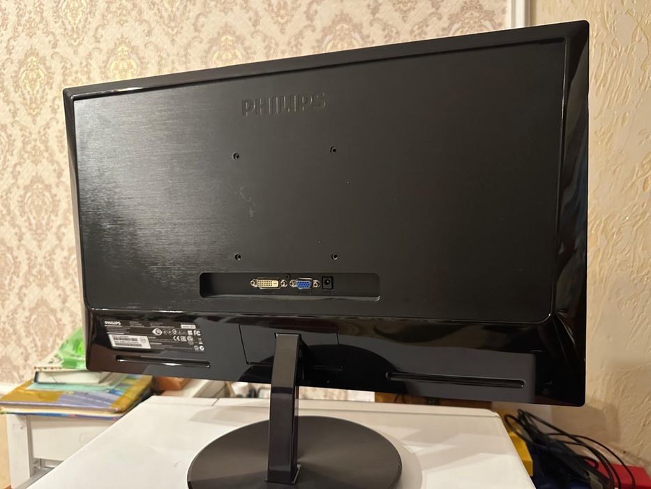 ЖК монитор Philips