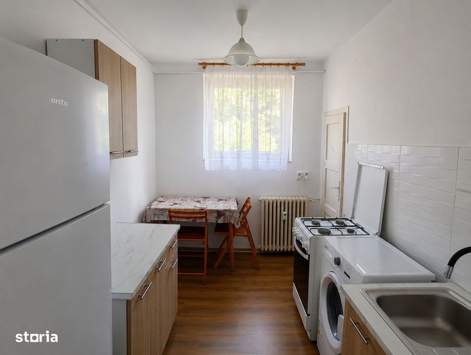 Vând apartament 2 camere ultracentral 2 balcoane, renovat, mobilat, AC