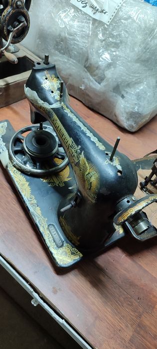 Две швейные машинки