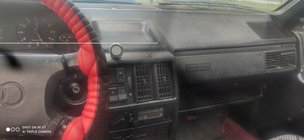 Audi 100 машина ездит кажди ден