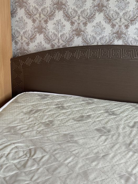 Продам б/у Кровать 150*200 с матрасом