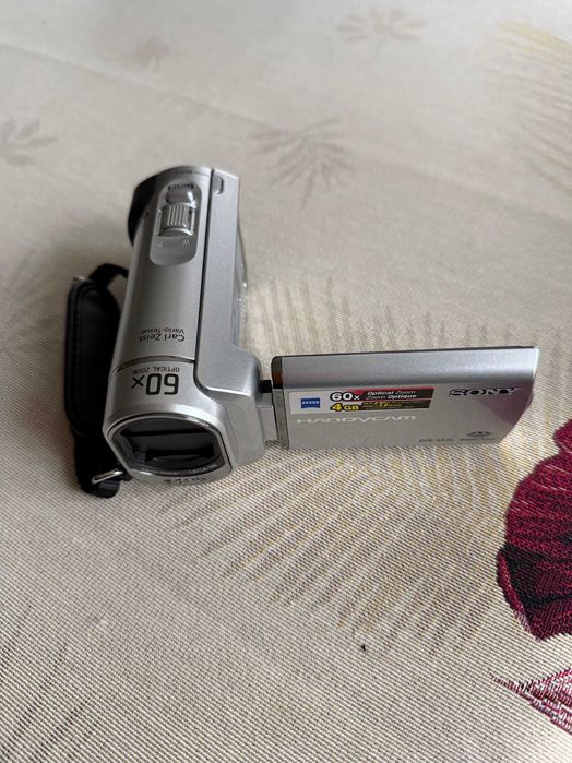 Sony Handycam DCR-SX30 – cameră video + card de memorie 4 gb