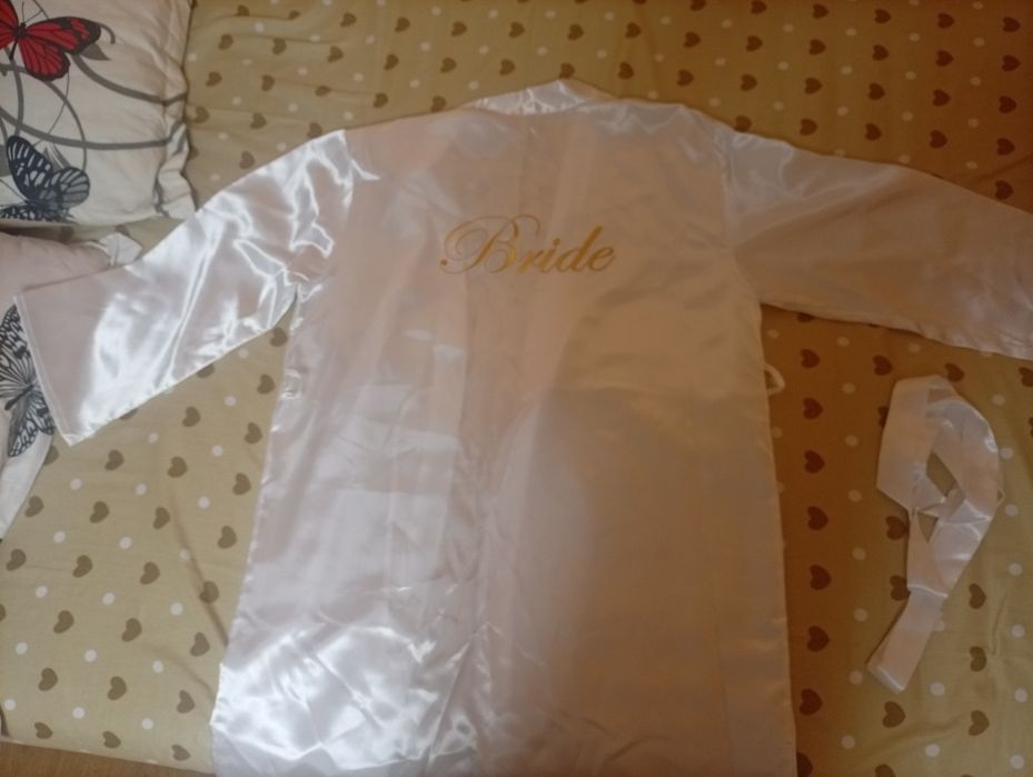 Donez pantofi și halat mireasa