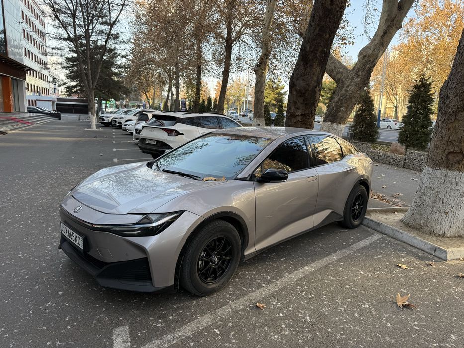 TOYOTA BZ3 Сотилади