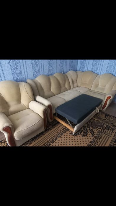 Угловой деван-кровать и кресло