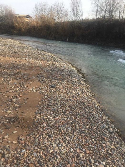 O'rta chirchiqda dacha yer arendaga beriladi. Qorasuv daryosida 70 stx