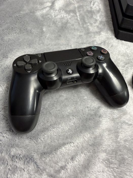 PS4 Pro 1TB + 2 x Controllere originale | Stare foarte bună