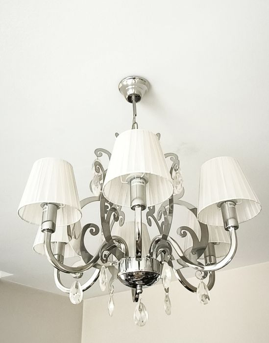 Lustra eleganta cu cristale