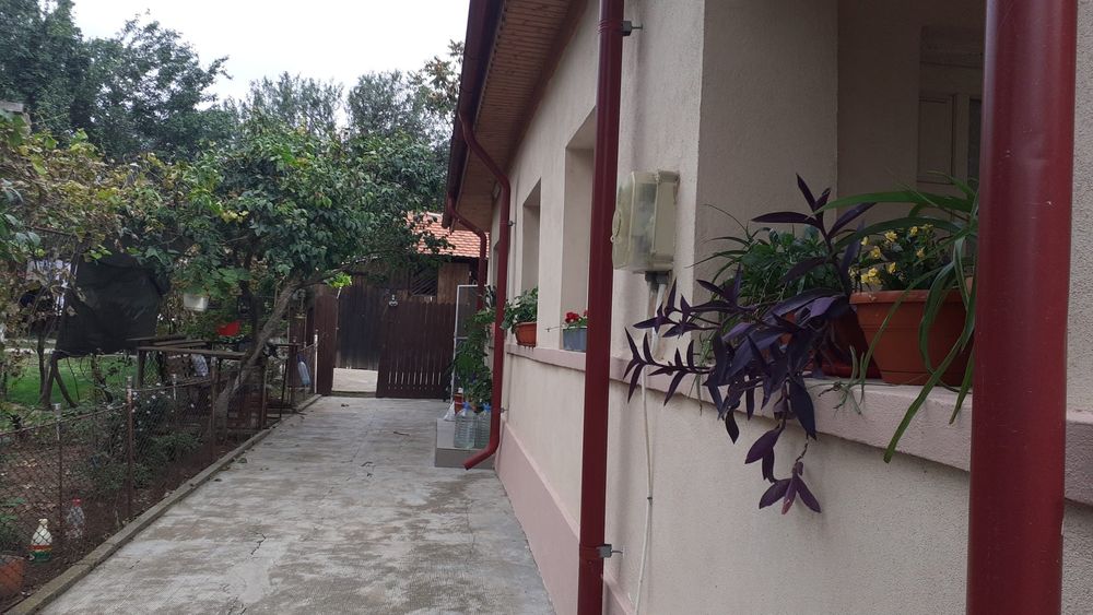 Casa cu 3 camere ,bucătărie ,baie ,teren  la 8,5 km de Selgros  Craiova