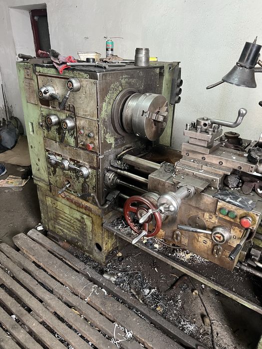 Токарный станок. Токарь оборудование
