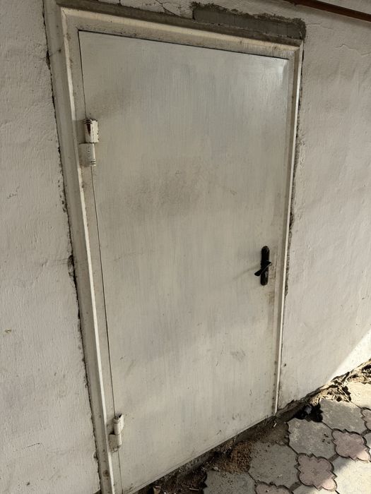 Бу железный дверь