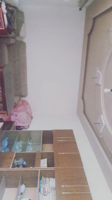 Yashash un kvartira uchastka bor