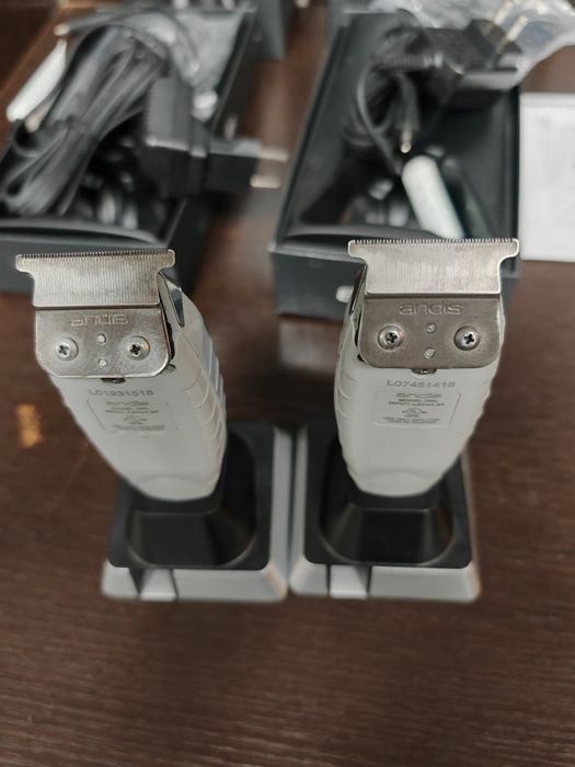 Mașini de tuns Andis T-otliner fără fir
CORDLESS T-OUTLINER 
LITHIUM-I