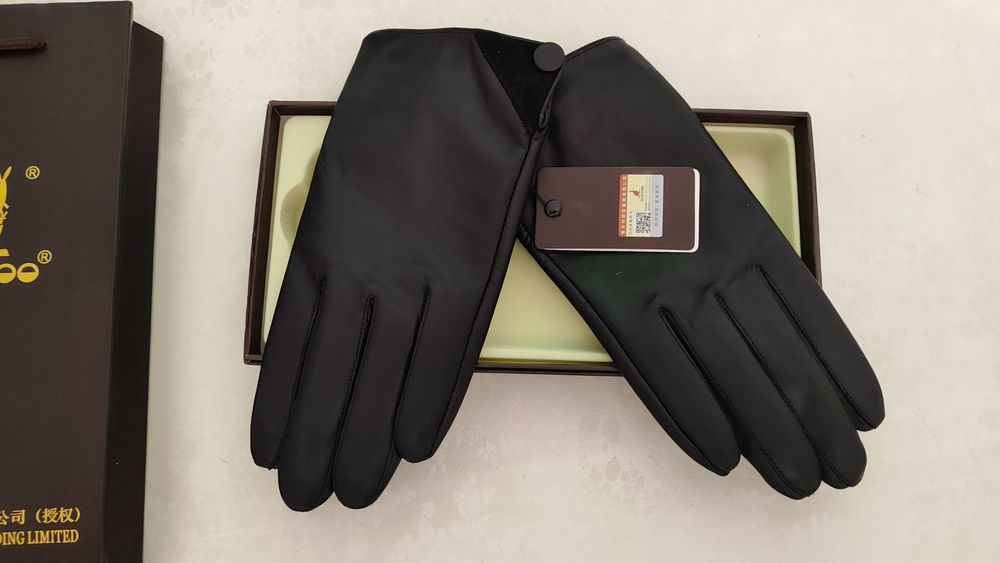 Перчатки из натуральной кожи