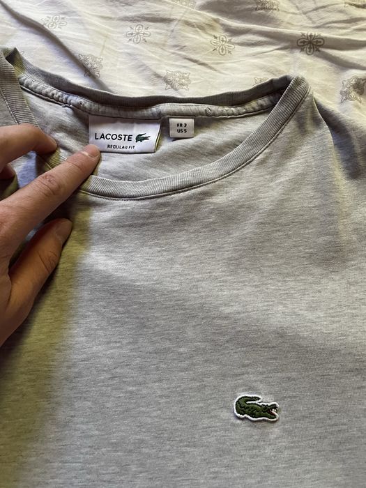 Lacoste тениска.