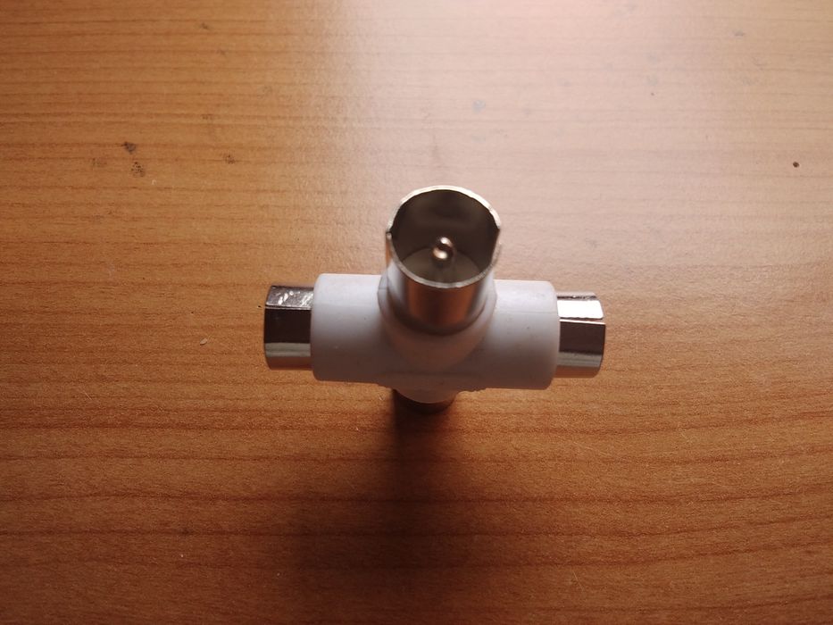 Розетка за включване на 3 бр телевизионни антени едновременно