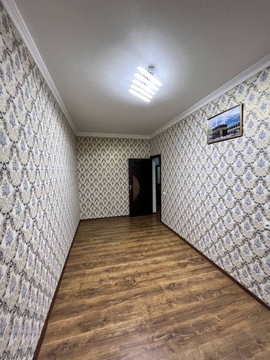 (Без маклер) 4 (5) хонали уй cотилади, 9 қаватли уйни 4 қавати.