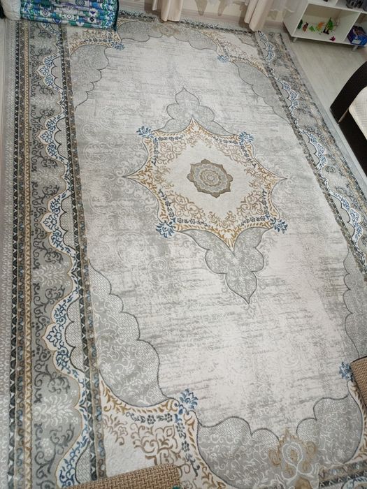 Ковёр три на пять новый