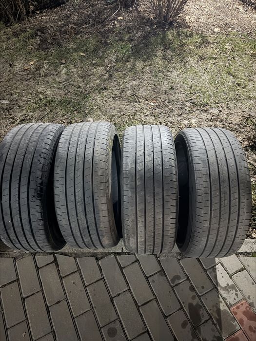 Продам комплект шин 235/45/18 Bridgestone