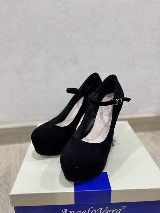 Продам туфли новые