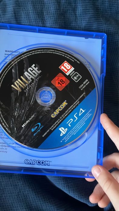Продам Диск PS4 Resident evil 8 village