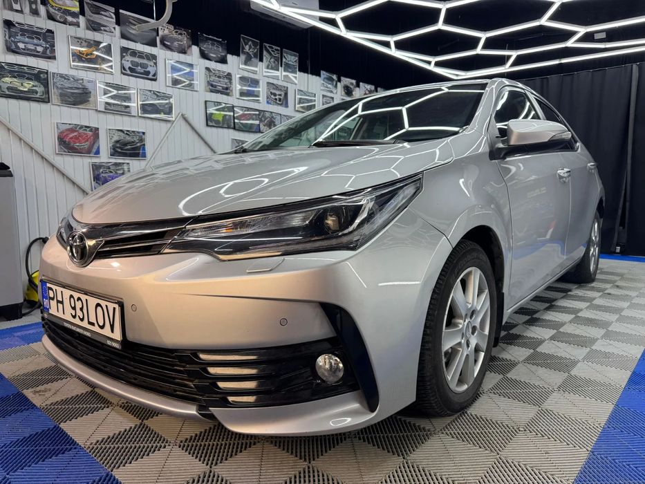 Toyota Corolla Sedan