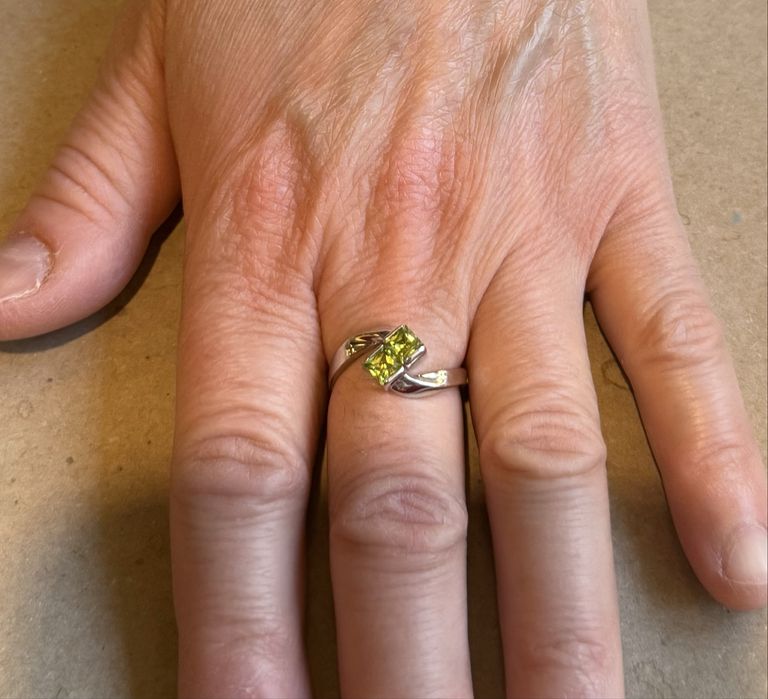 Шесть стильных серебрянных колец в разных стилях