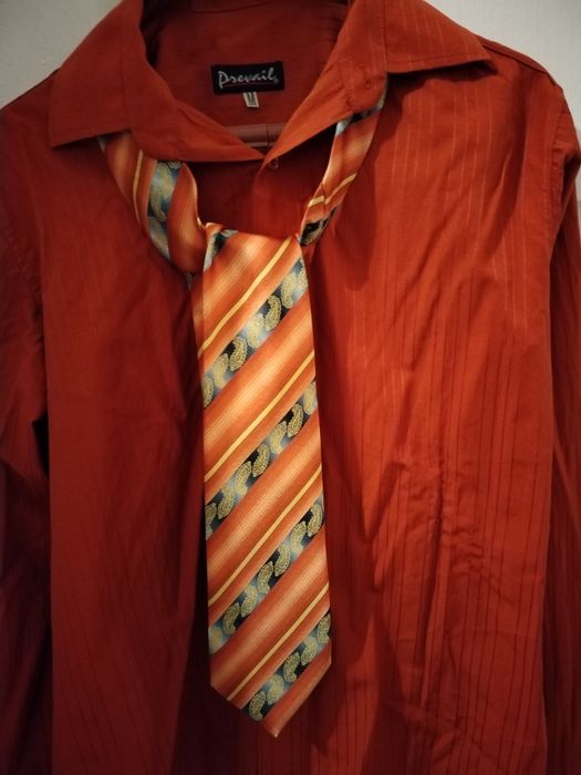 Mъжки костюм!Сако, пантолон, риза и вратовръзка. Цвят-Бежево!