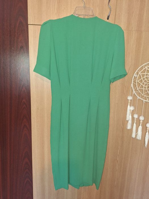 Rochie verde ușoară și elegantă de vara.