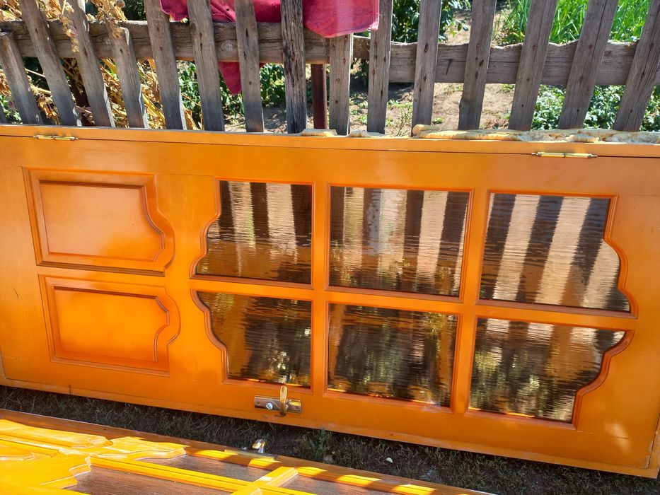 Продам двери деревянные.