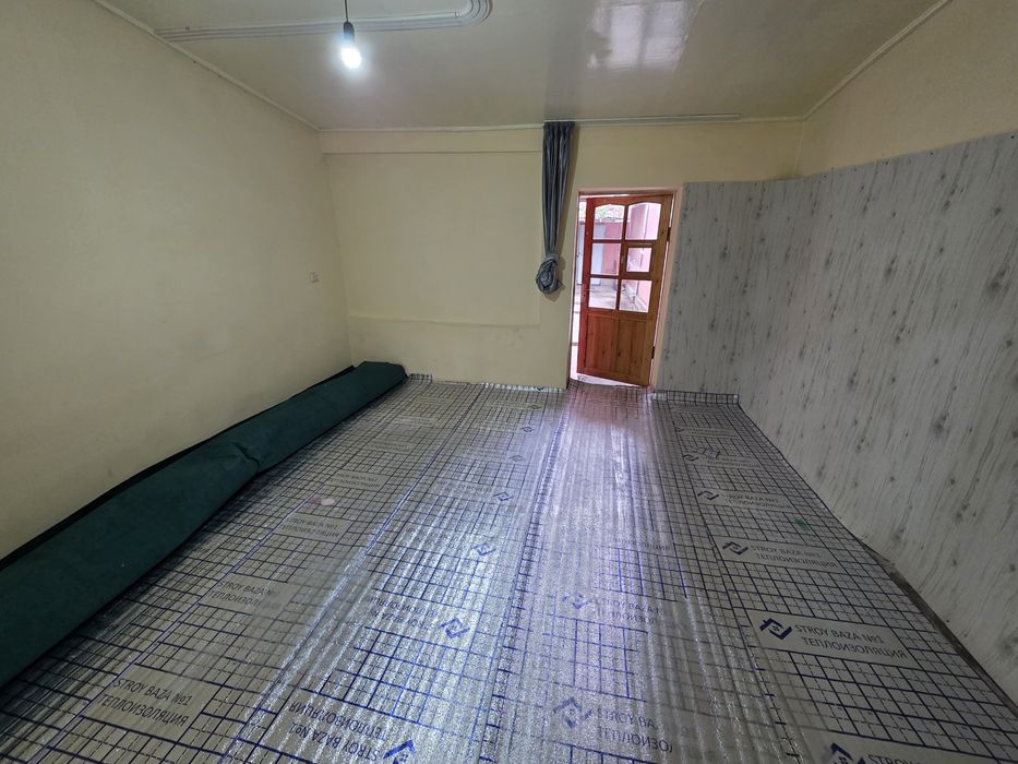 Аэропорт вайида 2 су'тик ховли сотилади.