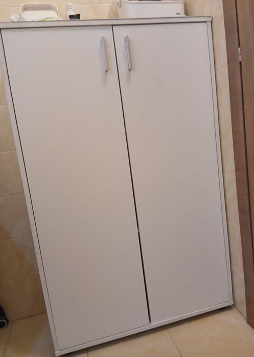 Продам шкафчик с полками внутри