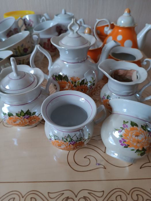 Посуда: чайные сервизы