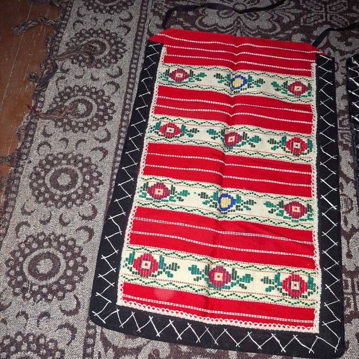Ръчно тъкани килими , покривки за маса