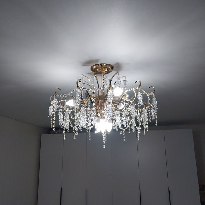 Продам новую люстру