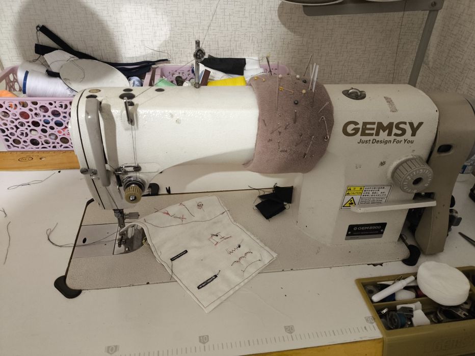 Швейная машинка оверлог профессиональная