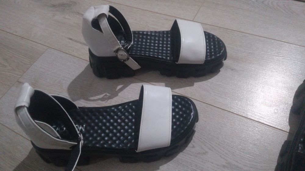 Сандали новые размер 39,40