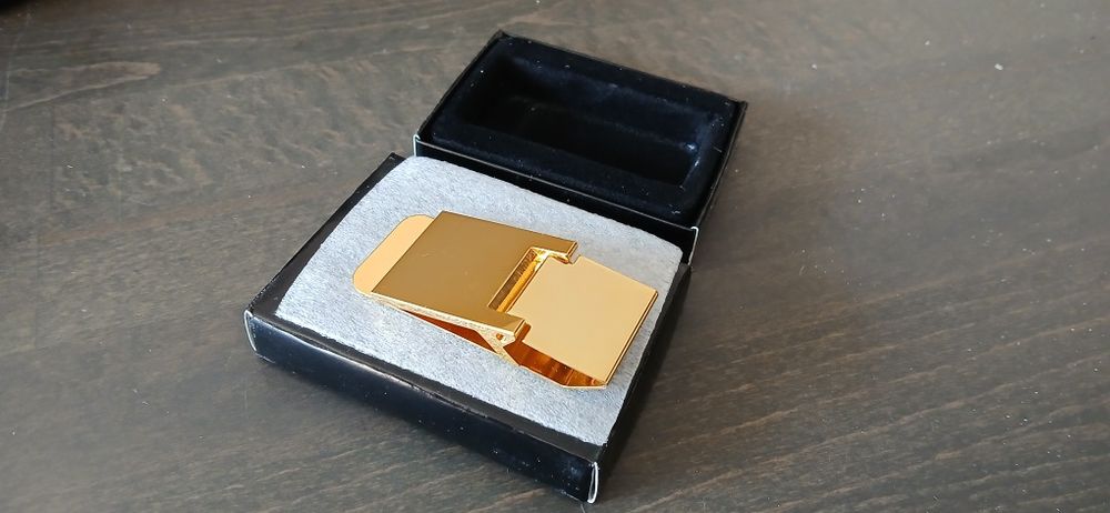 Щипка за пари - чисто нова