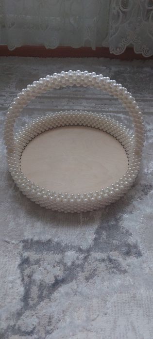 Корзина с бусами
