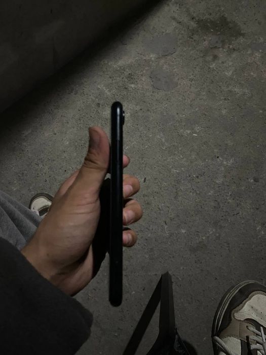 Iphone xr Rangi qora