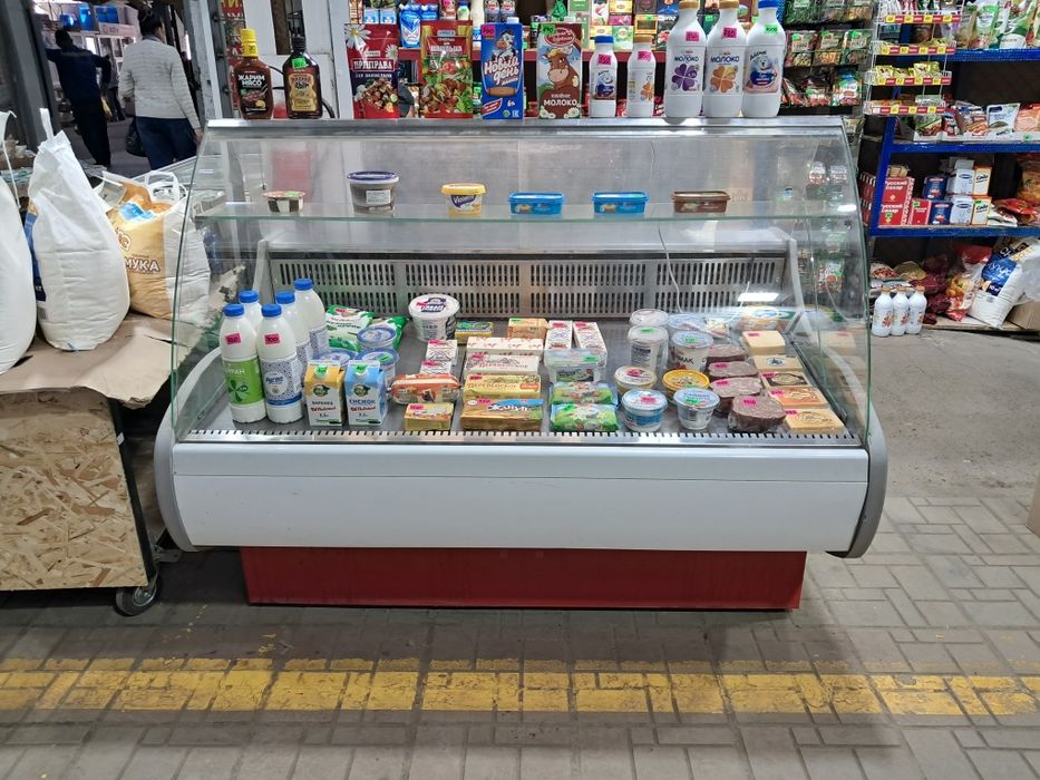 Продается витражный холодильник