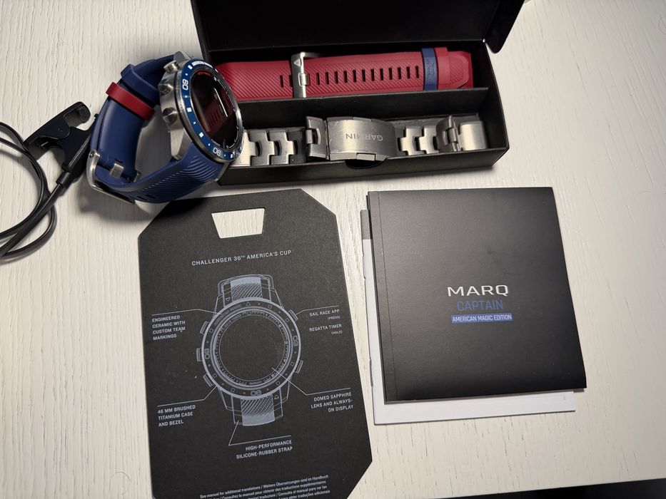 Smartwatch Garmin MARQ Captain American Magic Edition | Titan + Safir | Cutie completă | 3 brățări