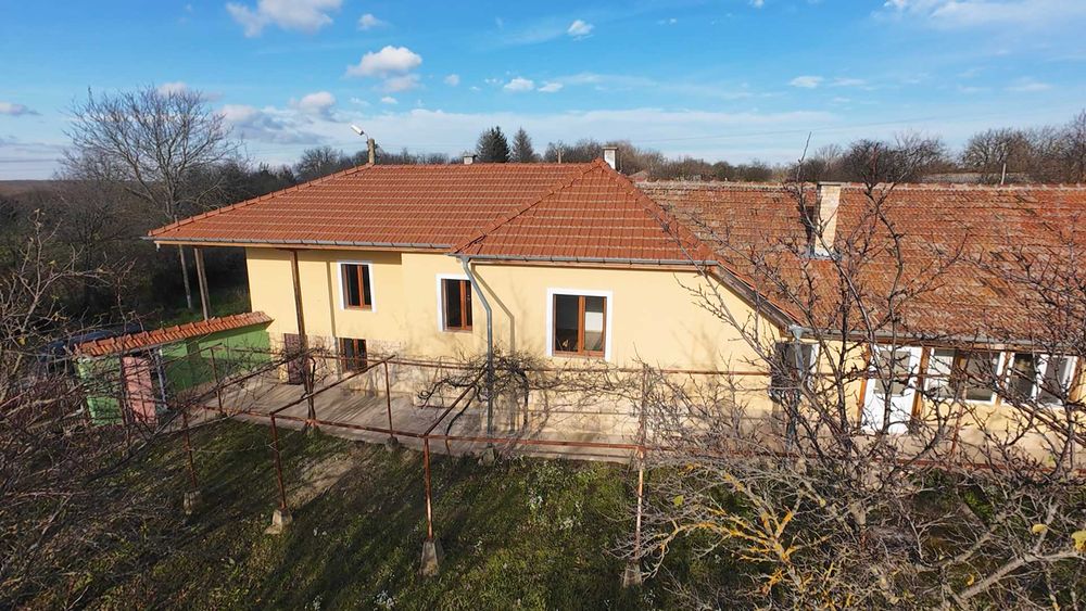 Напълно готова за живеене къща в село Черковна