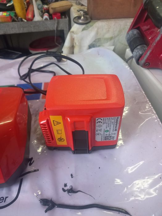 Зарядно с батерия за Husqvarna